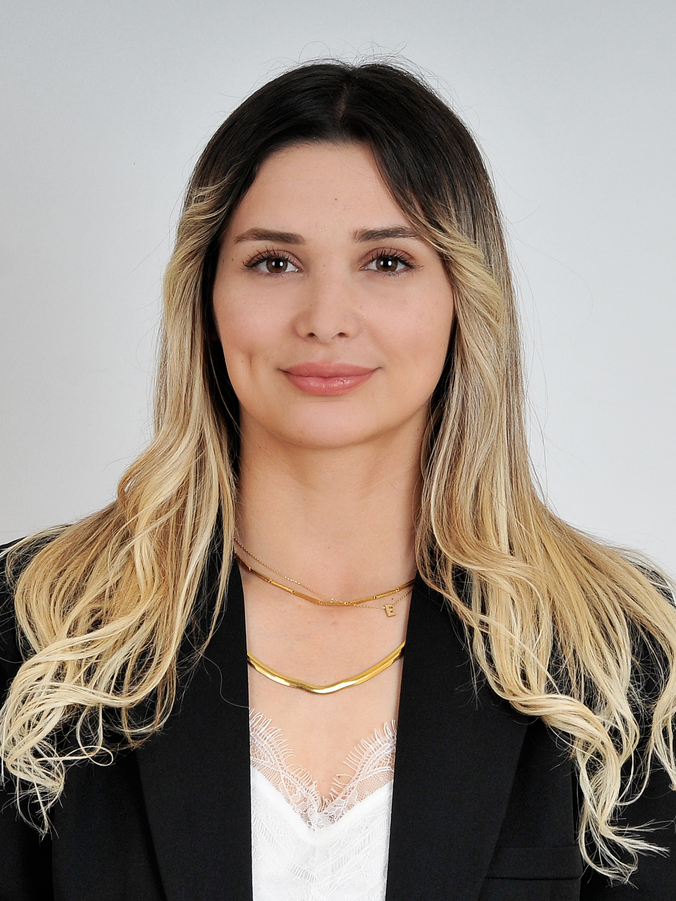 BETÜL SARI